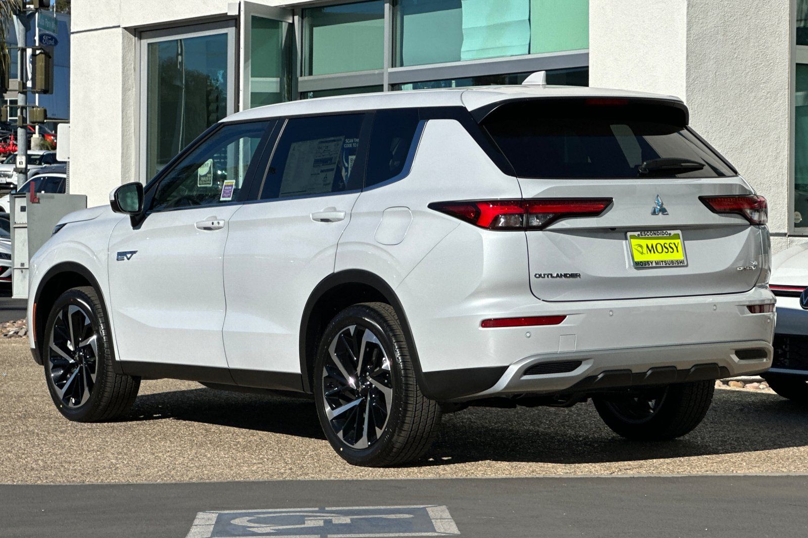 2025 Mitsubishi Outlander PHEV SE photo 6