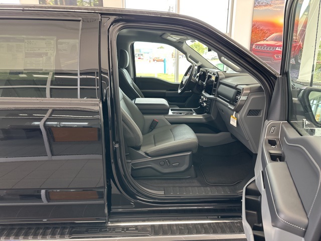 2025 Ford F-150 XLT photo 30