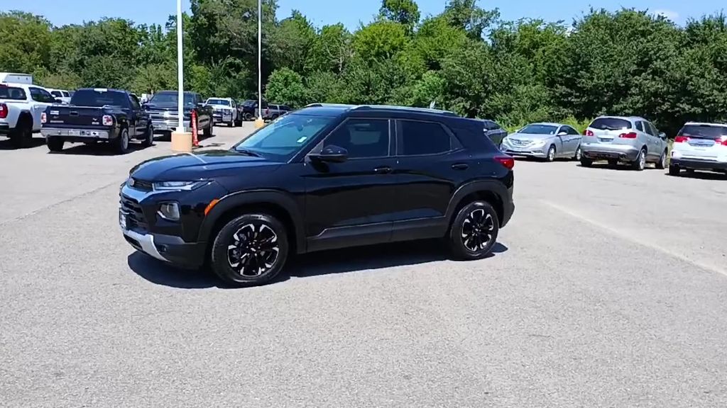 2022 Chevrolet Trailblazer LT photo 3