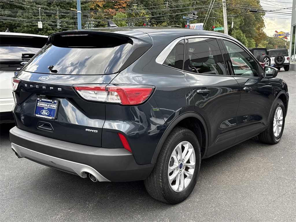 2022 Ford Escape SE photo 2