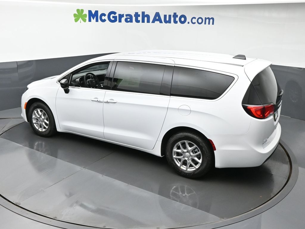 2026 Chrysler Voyager LE photo 20