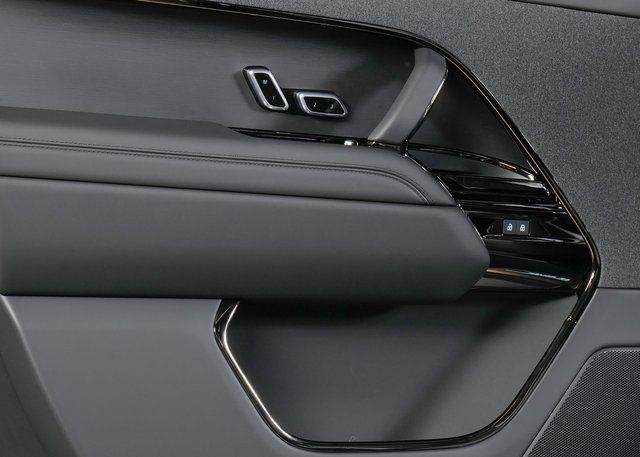 2025 Land Rover Range Rover Sport SE photo 24