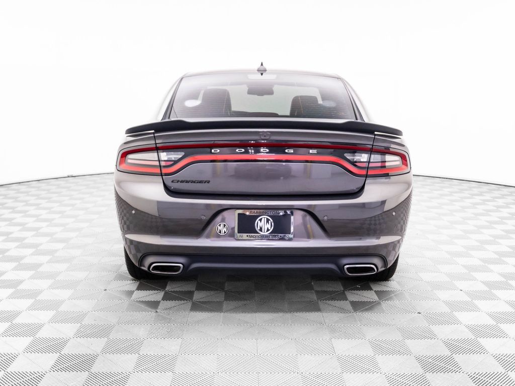 2017 Dodge Charger SXT AWD photo 4