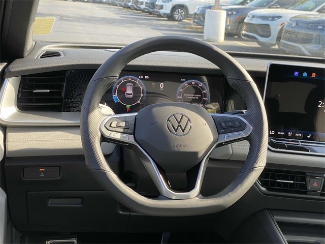 2025 Volkswagen Tiguan SE R-Line Black photo 10