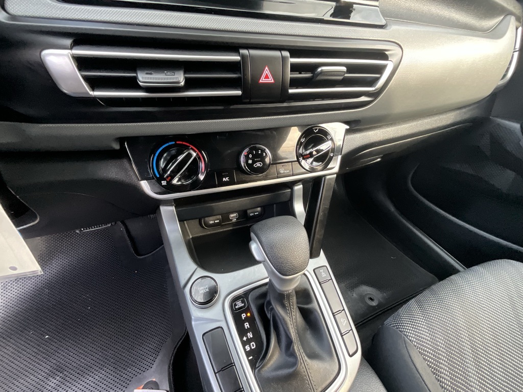 2023 Kia Seltos LX photo 13