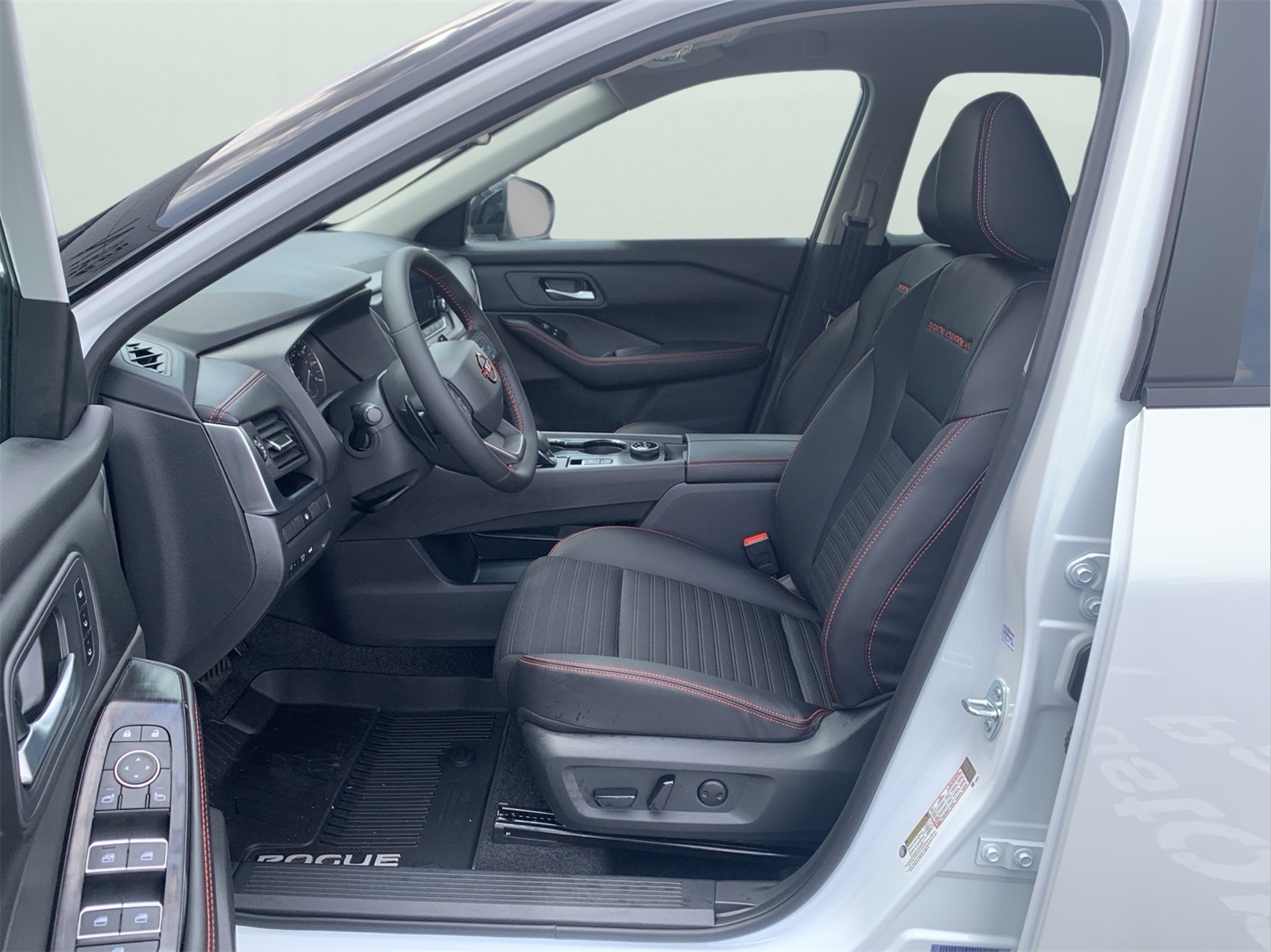 2026 Nissan Rogue SV photo 13