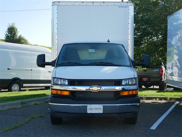 2025 Chevrolet Express Cutaway 3500 photo 2