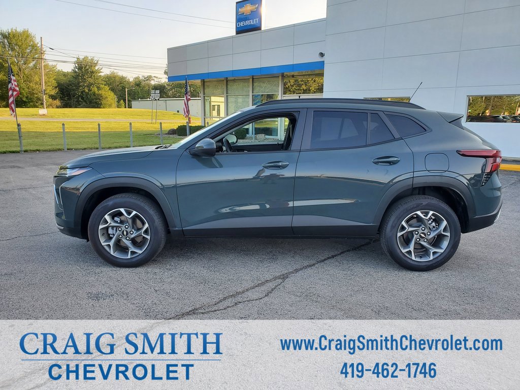 2025 Chevrolet Trax LT photo 3