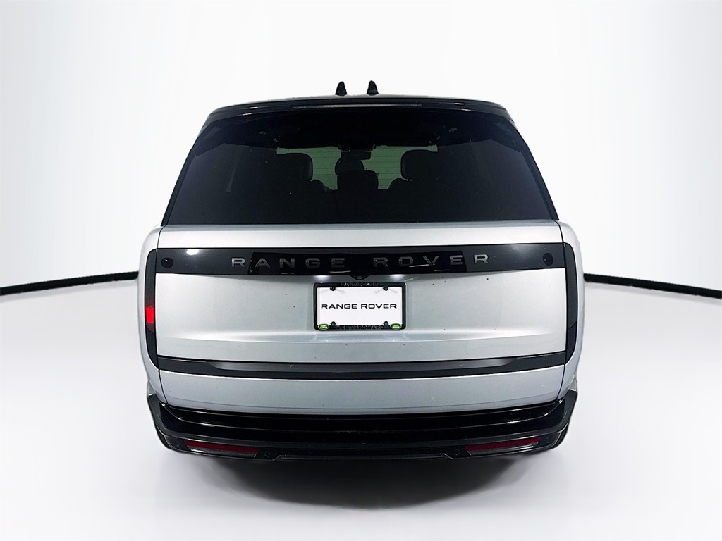 2025 Land Rover Range Rover SE photo 4
