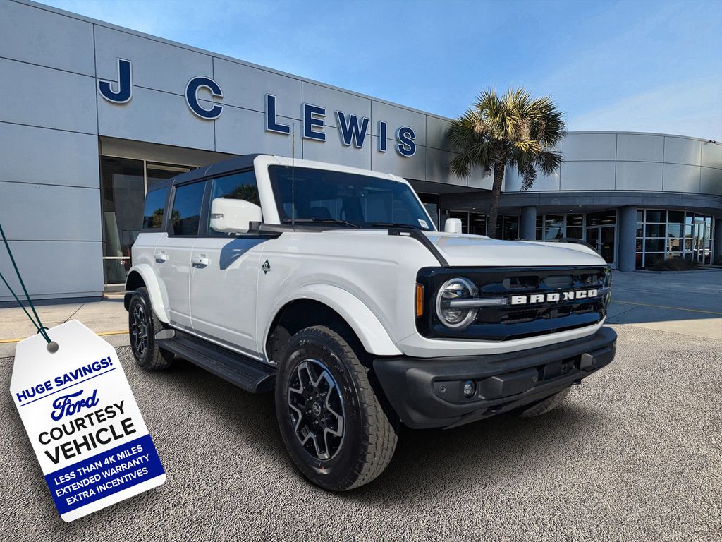 2025 Ford Bronco 4-Door Outer Banks's photo
