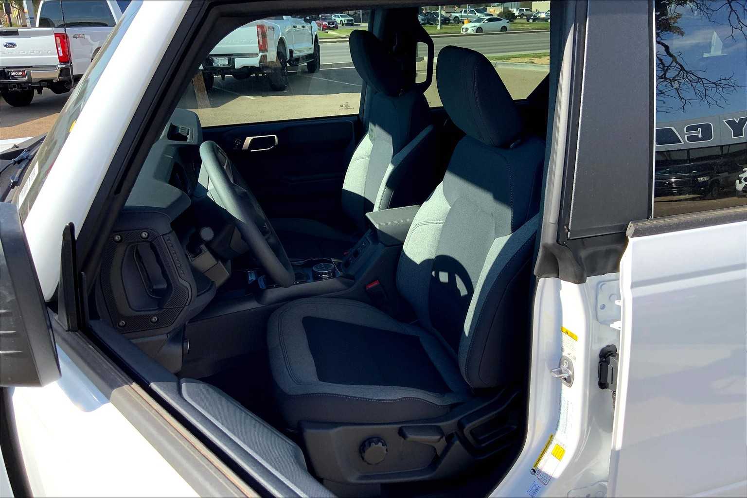 2025 Ford Bronco Base photo 9