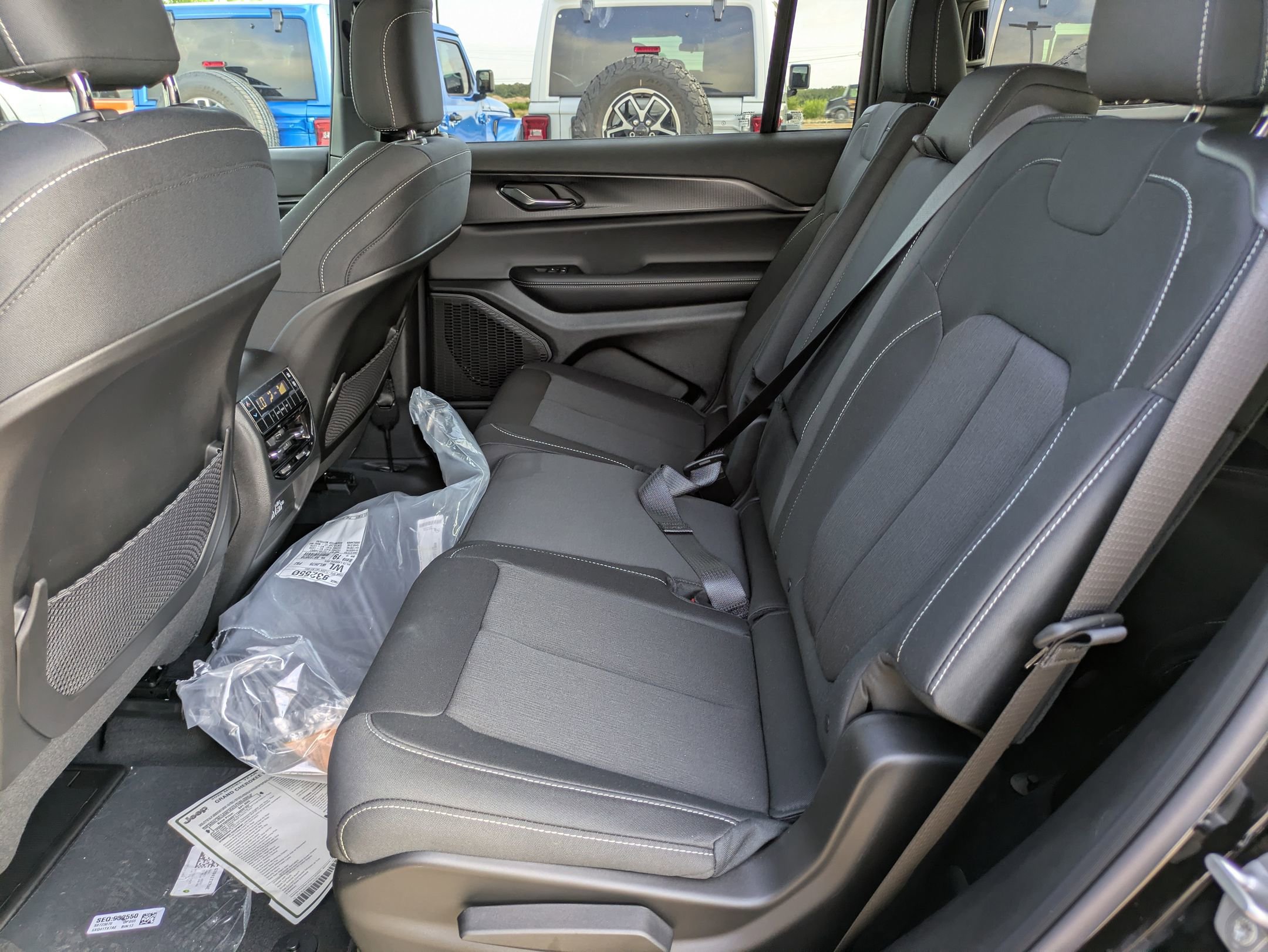 2025 Jeep Grand Cherokee Laredo X photo 11