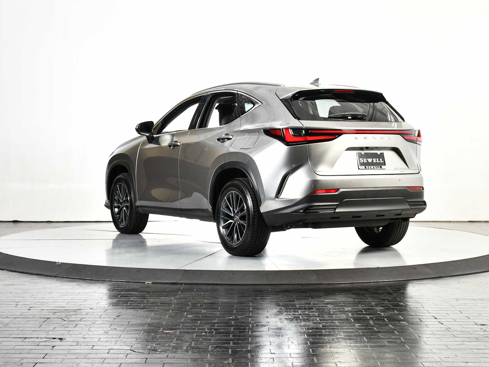 2025 Lexus NX Luxury photo 3