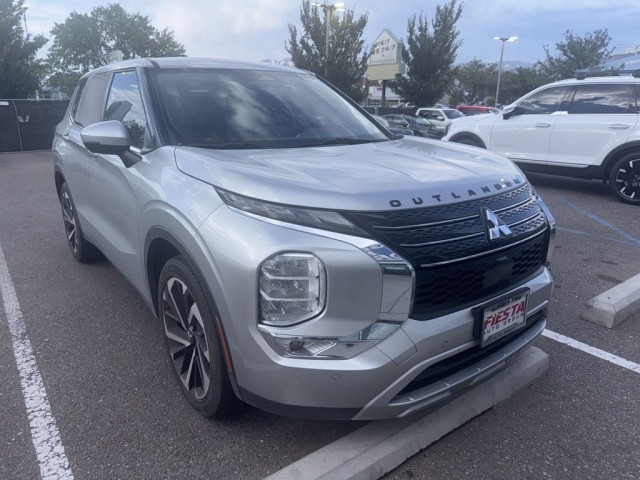 2023 Mitsubishi Outlander SE