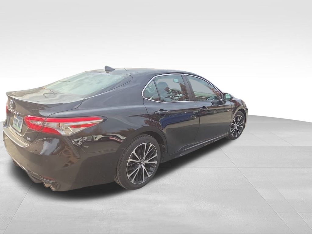 2018 Toyota Camry L photo 3