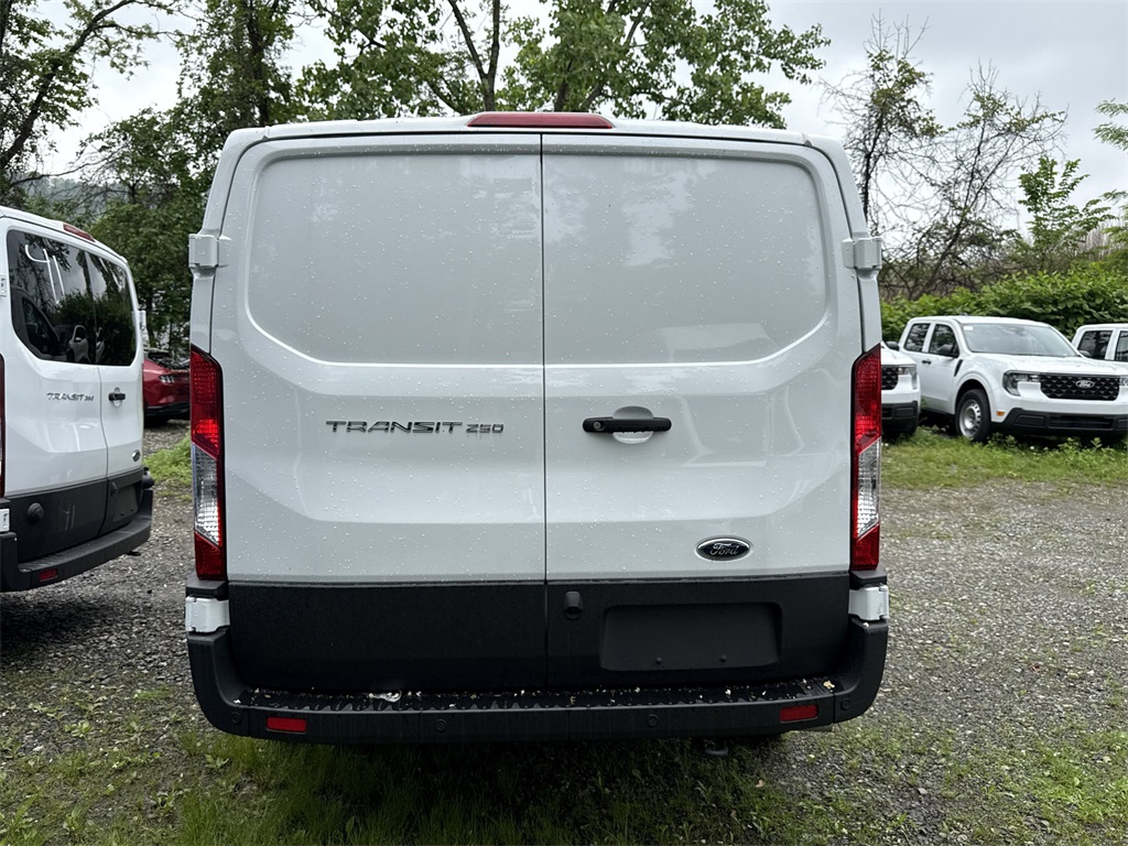 2025 Ford Transit Cargo Van photo 4