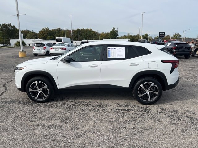 2024 Chevrolet Trax photo 2