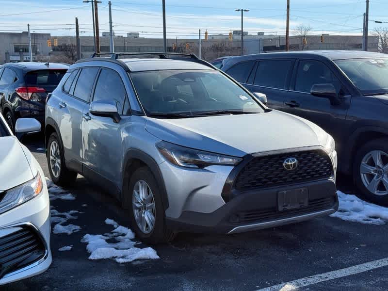 2023 Toyota Corolla Cross LE's photo