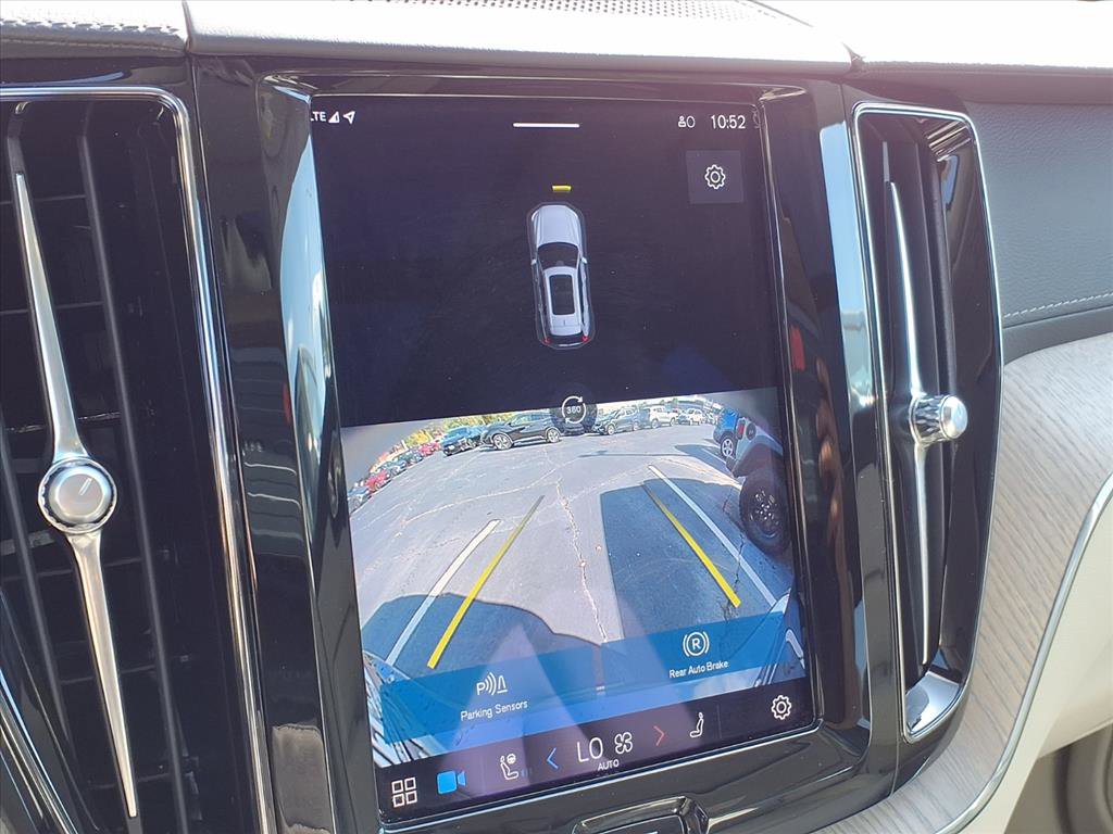 2022 Volvo XC60 Recharge Hybrid Inscription photo 10