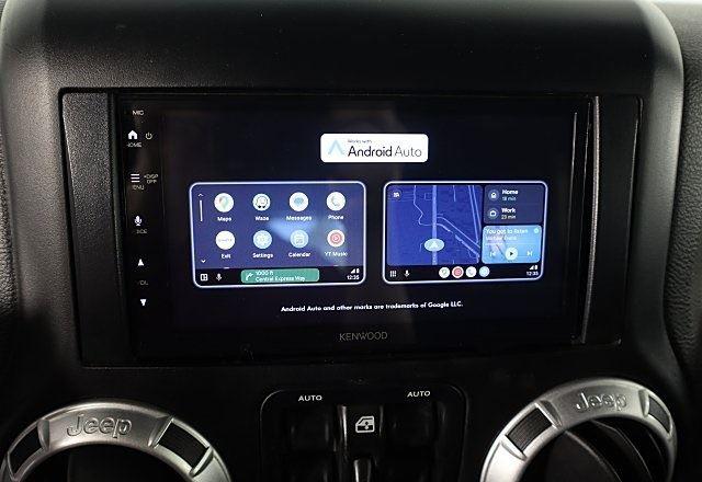 2015 Jeep Wrangler Unlimited Rubicon photo 25