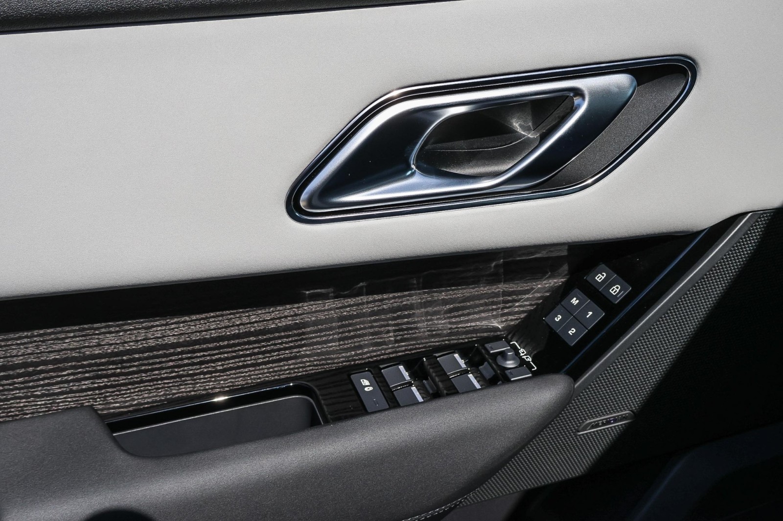 2026 Land Rover Range Rover Velar S photo 22