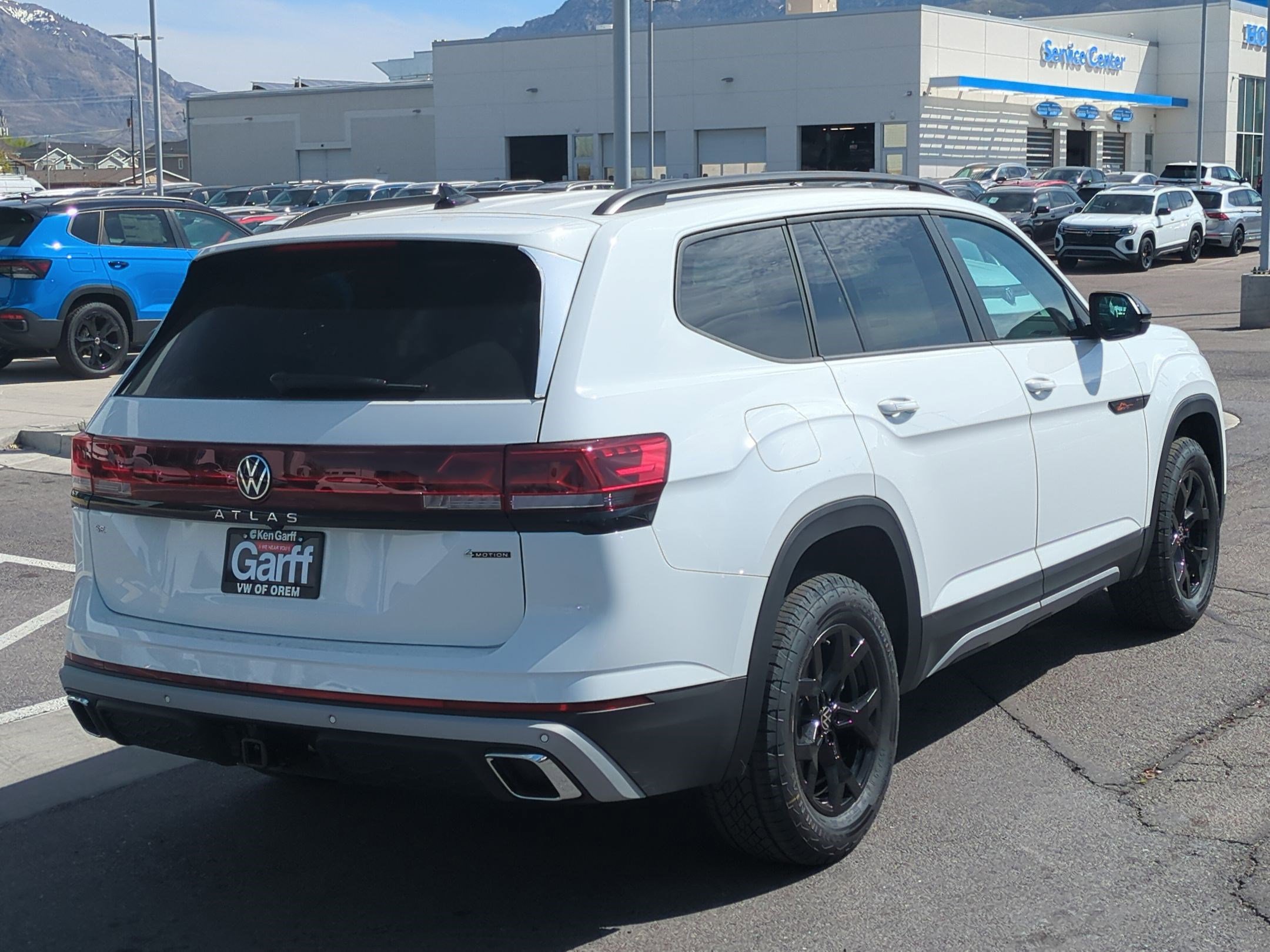 2025 Volkswagen Atlas Peak Edition SE photo 3
