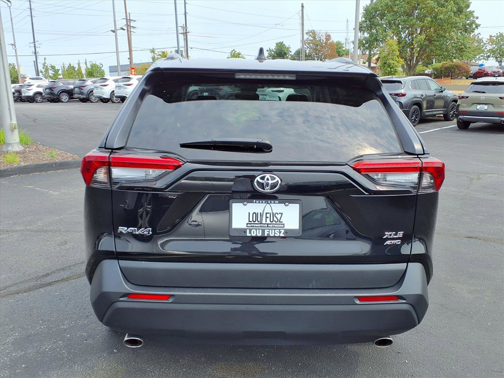 2024 Toyota RAV4 XLE photo 22