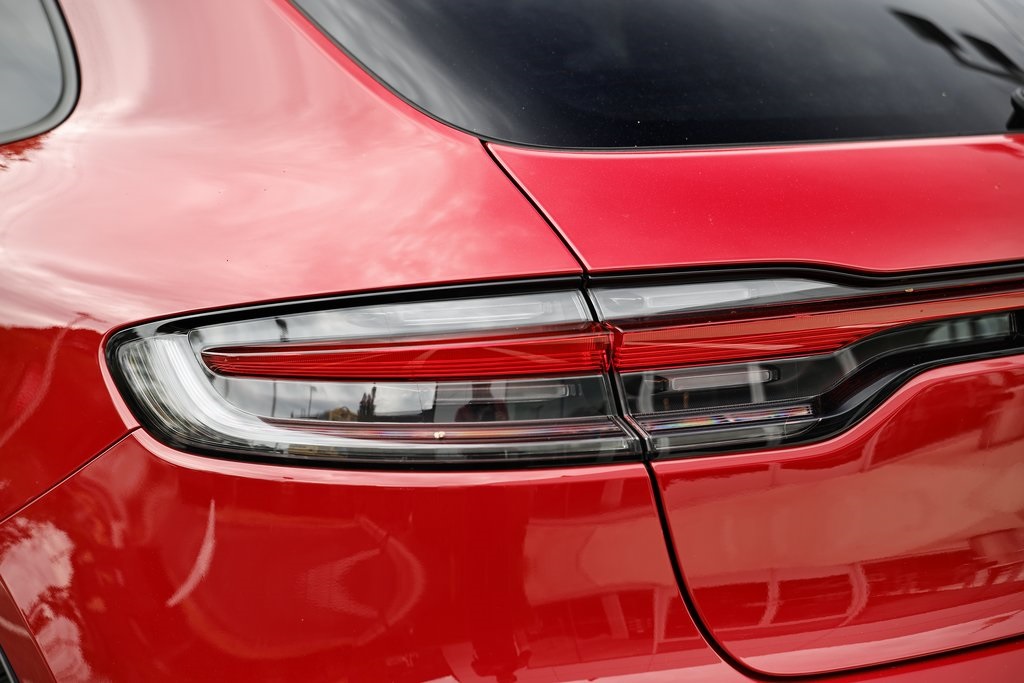 2025 Porsche Macan T photo 14
