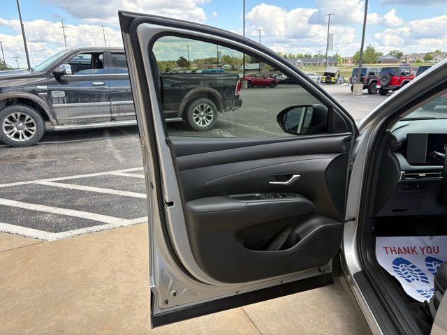2025 Hyundai Tucson SE photo 9