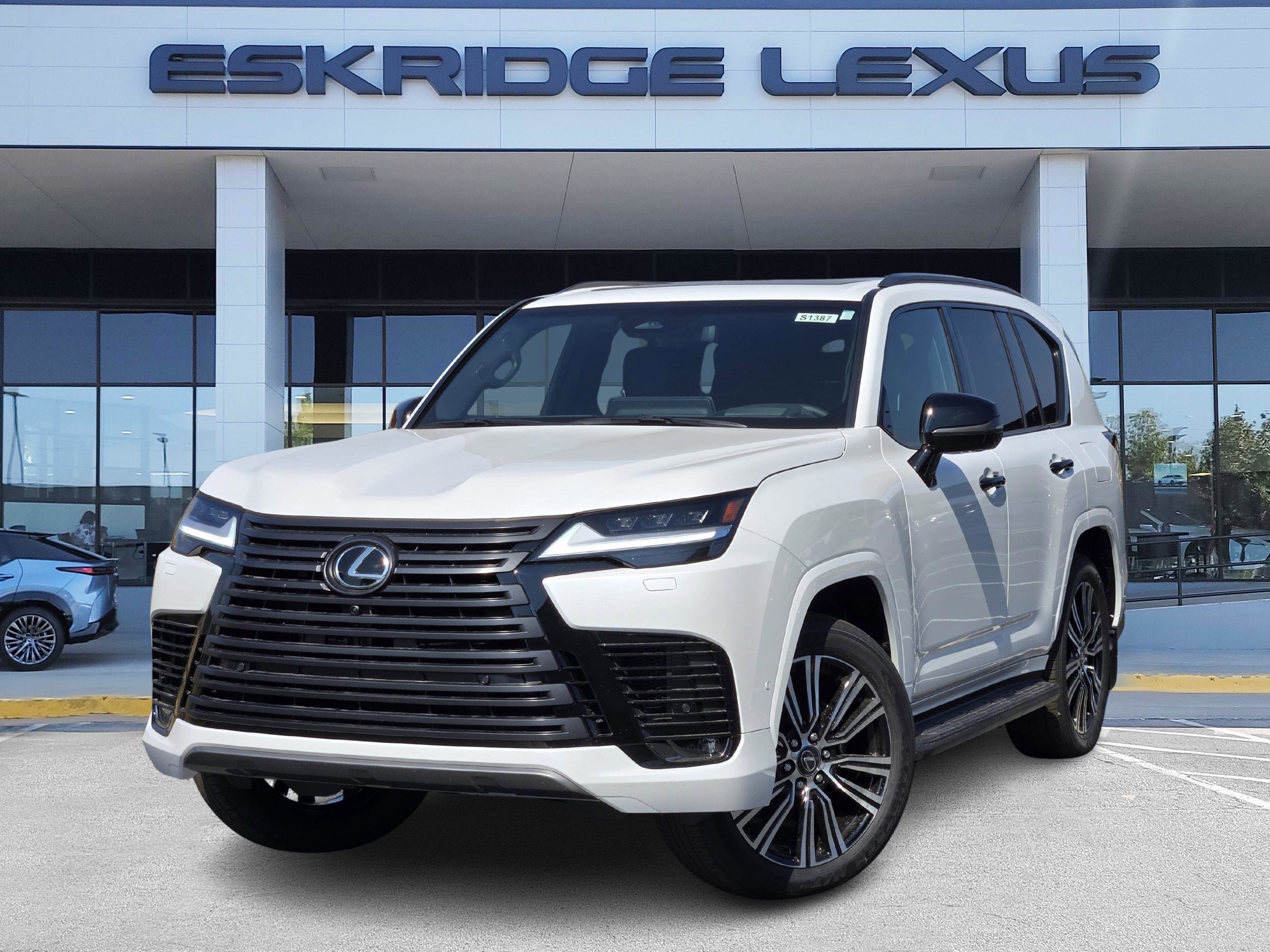 2025 Lexus LX Luxury's photo