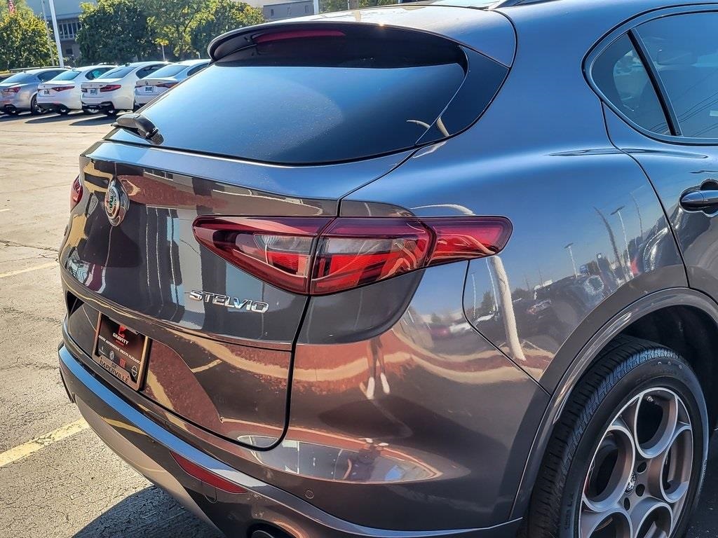 2023 Alfa Romeo Stelvio Ti photo 6