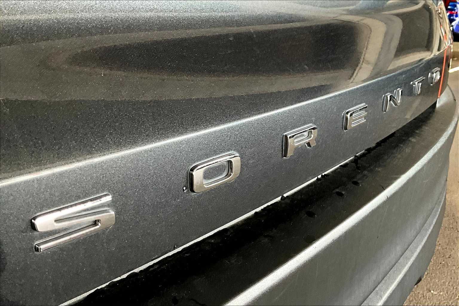 2021 Kia Sorento LX photo 9