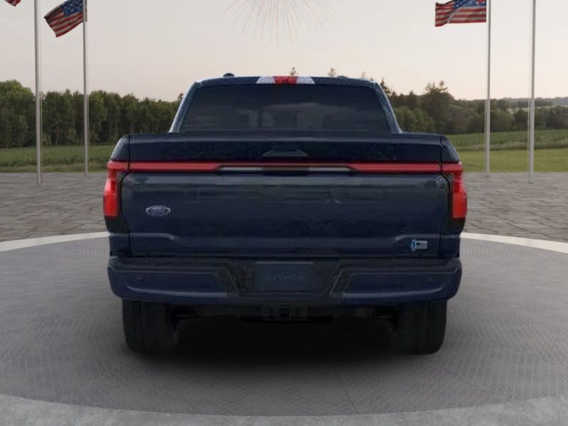 2023 Ford F-150 Lightning Lariat photo 5