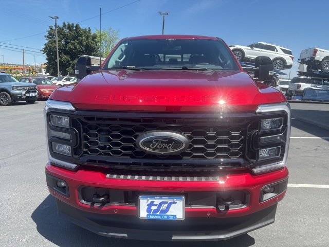 2025 Ford F-350 Lariat photo 2