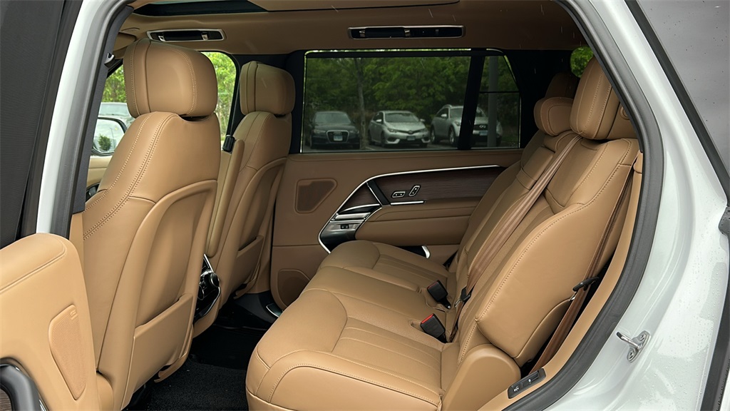 2025 Land Rover Range Rover SE photo 23