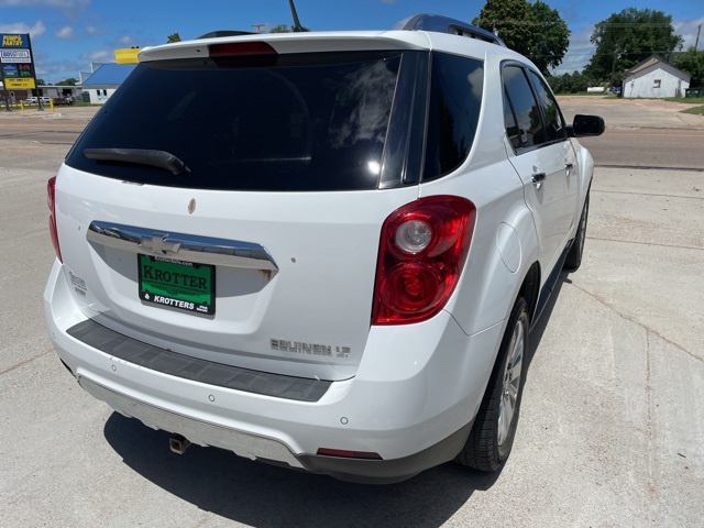 2011 Chevrolet Equinox LT photo 3