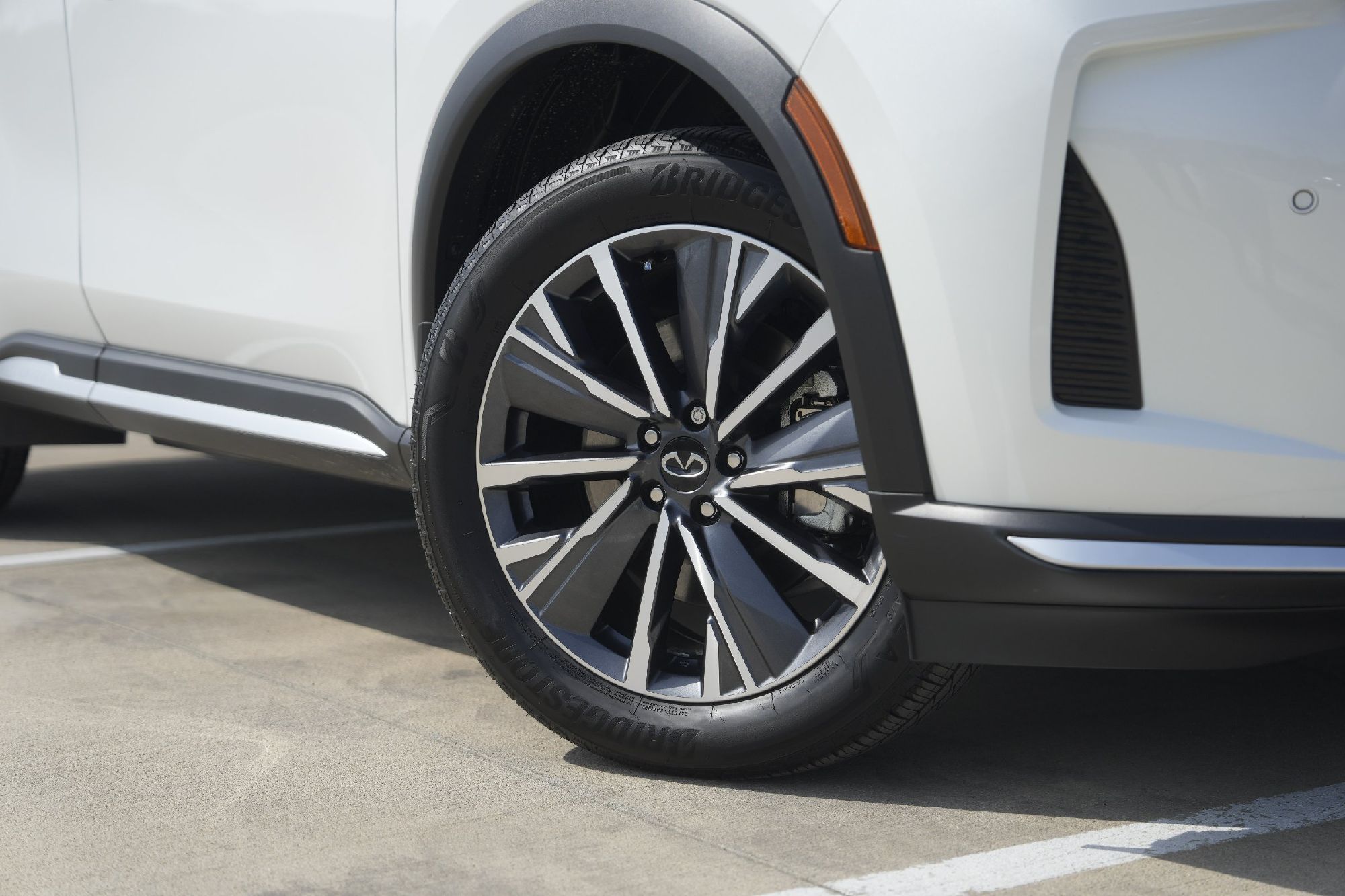 2026 Infiniti QX60 Luxe photo 2
