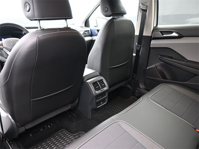 2023 Volkswagen Taos SE photo 2