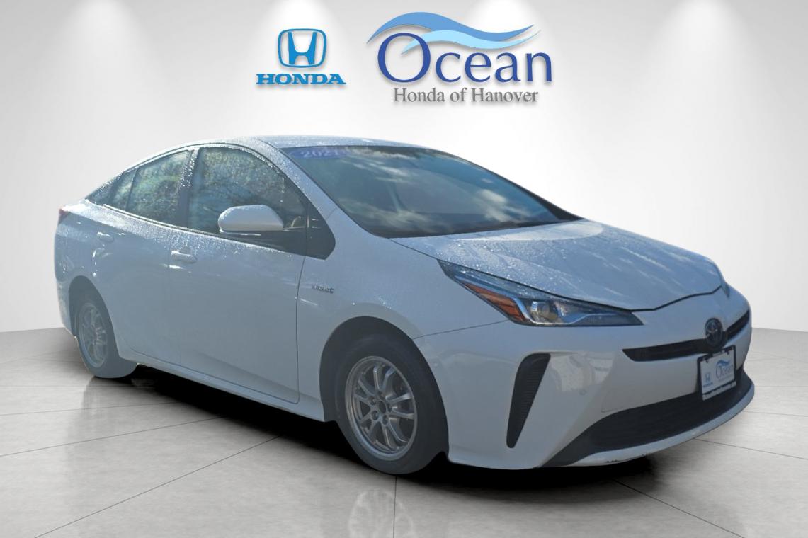 2021 Toyota Prius LE's photo