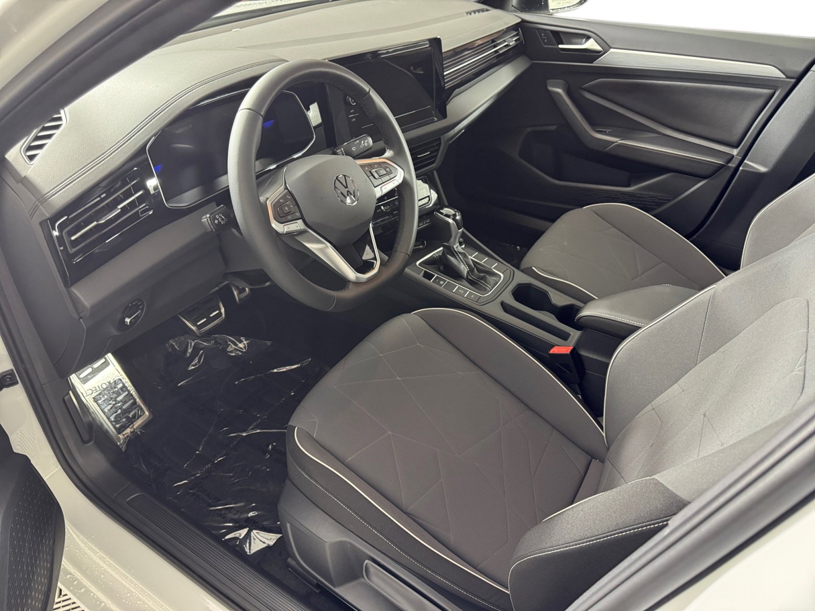 2025 Volkswagen Jetta Sport photo 2
