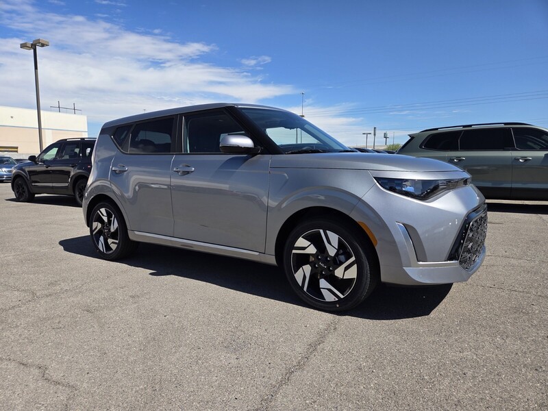 2025 Kia Soul GT-Line photo 2