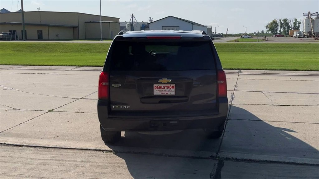 2016 Chevrolet Tahoe LT photo 3