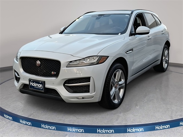 2017 Jaguar F-PACE R-Sport's photo