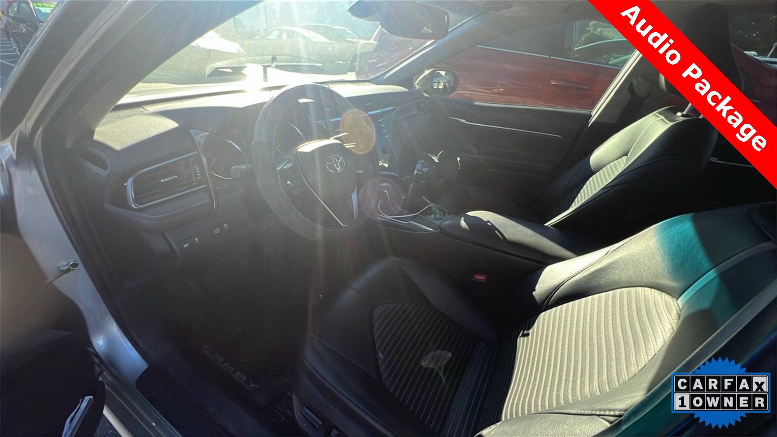 2019 Toyota Camry SE photo 4