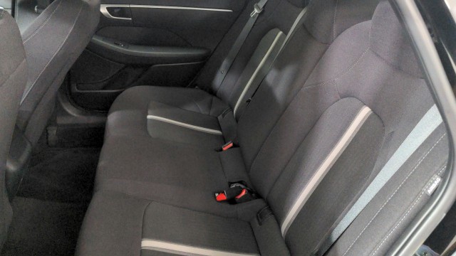 Used 2022  Hyundai SE image 27