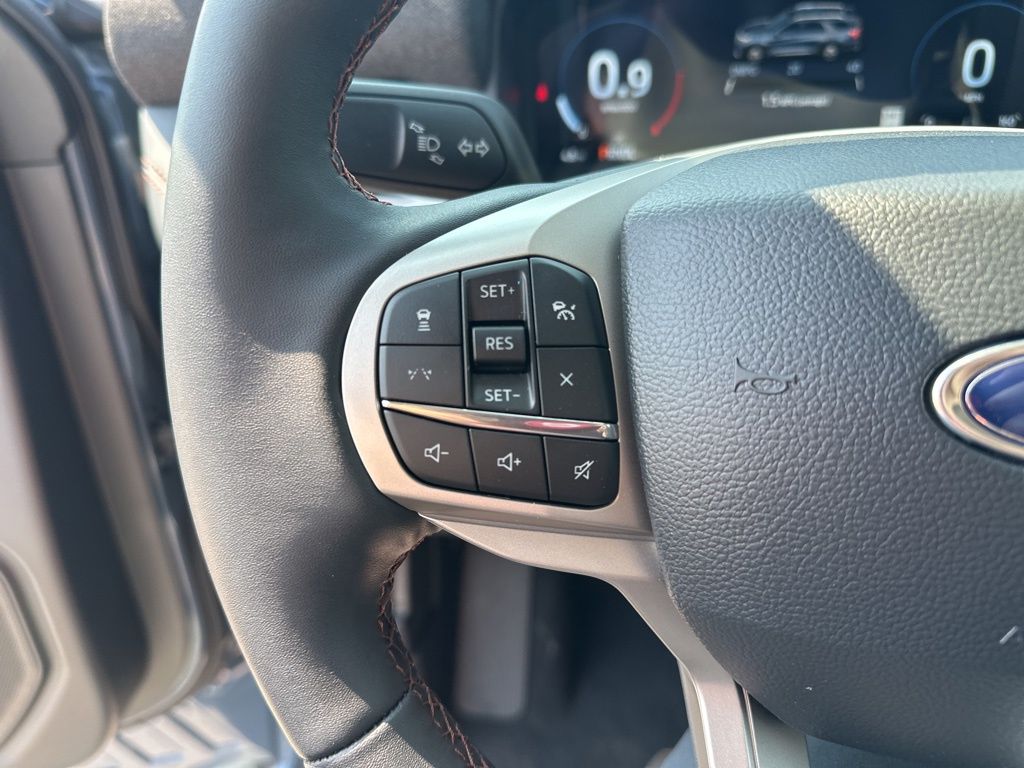 2025 Ford Explorer photo 17