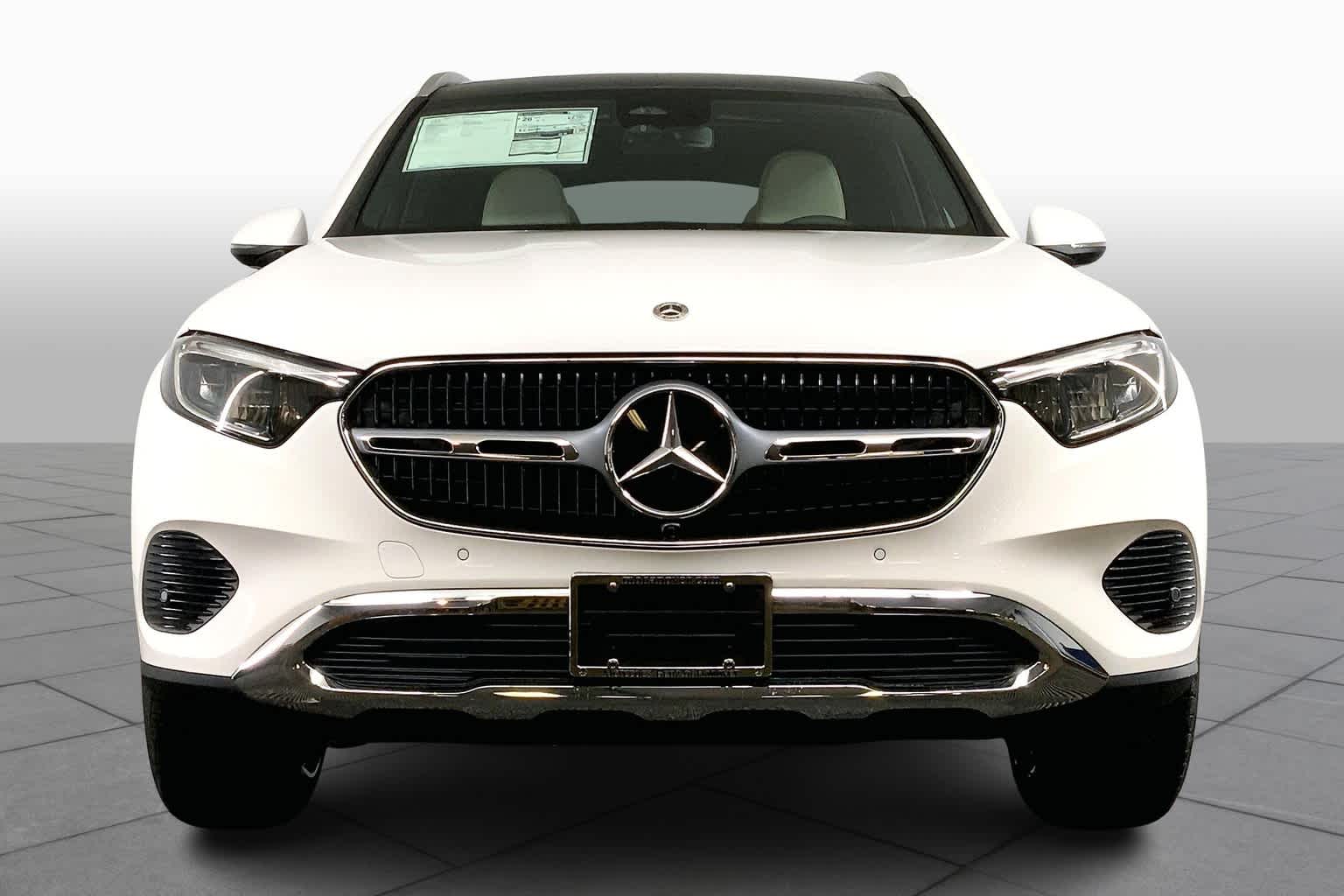 2025 Mercedes Benz GLC 300 4MATIC photo 3