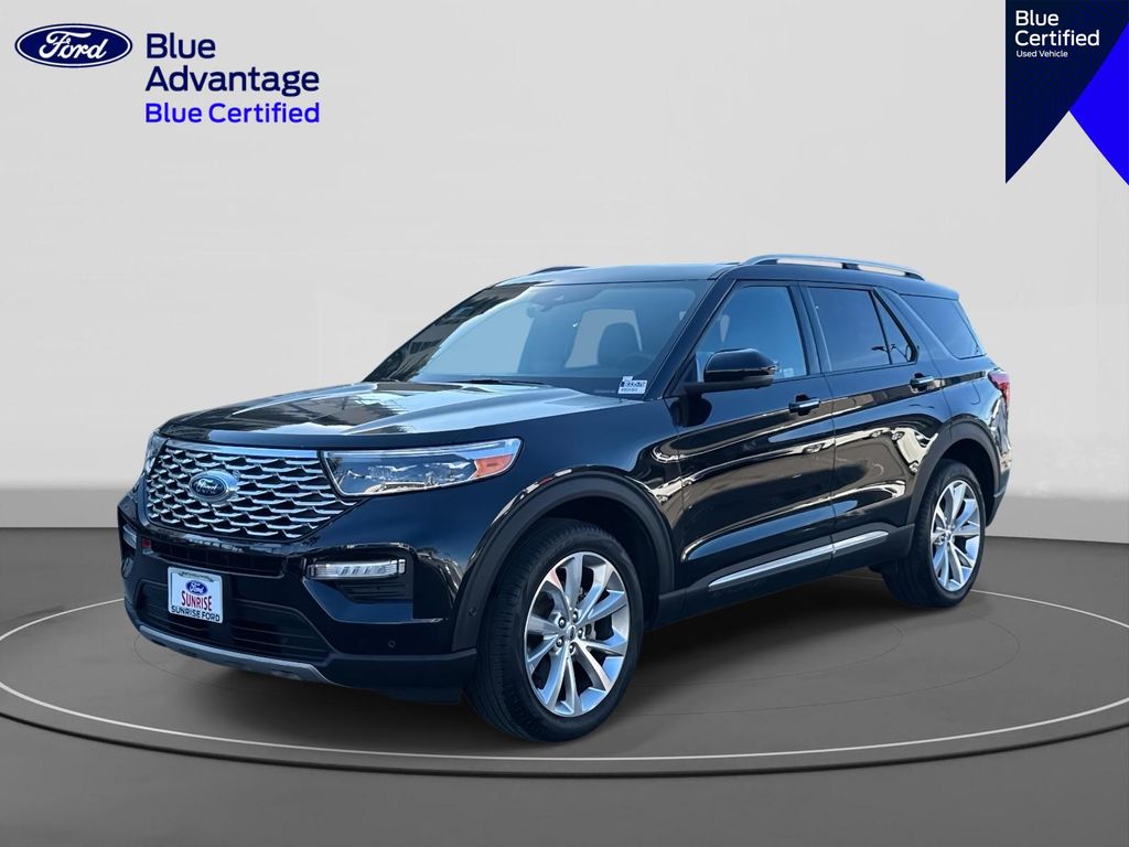 2022 Ford Explorer Platinum's photo