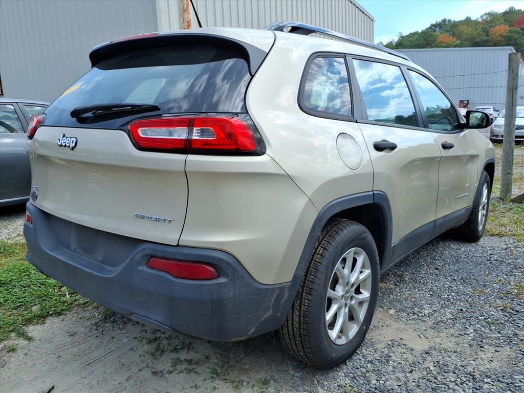 2015 Jeep Cherokee Sport photo 6