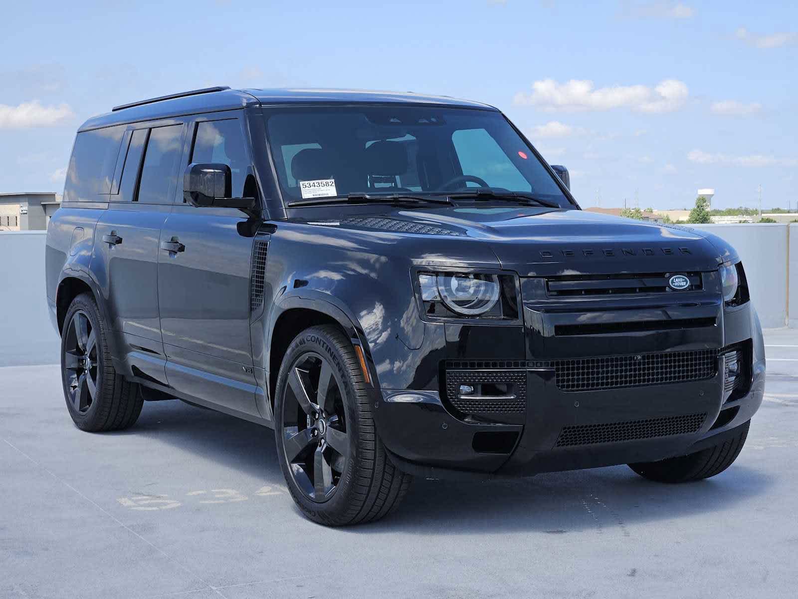 2025 Land Rover Defender 130 V8 photo 3